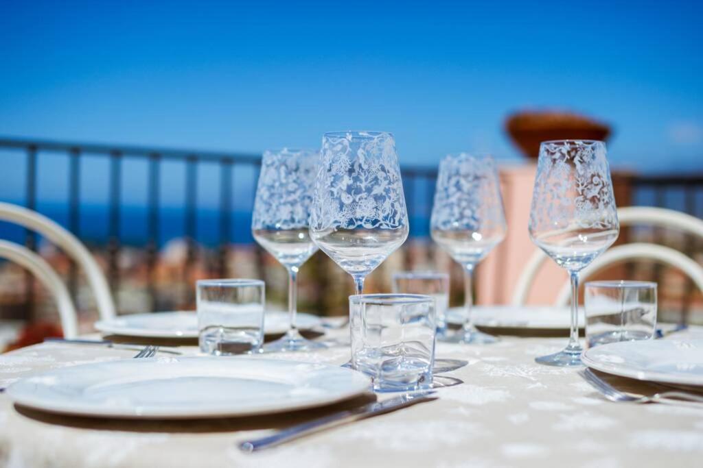 Ferienwohnung Casa Del Subacqueo. Amazing Terrace With Sea View. Wi-Fi Bordighera Exterior foto